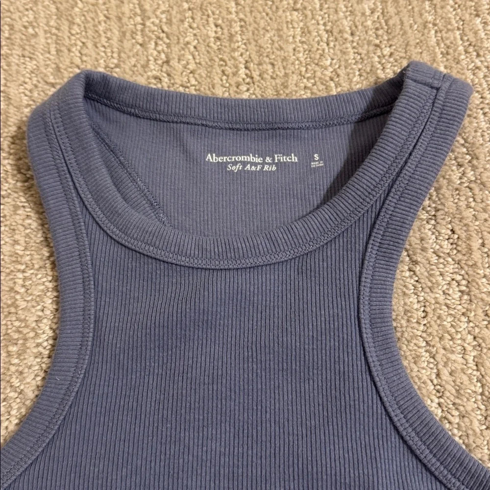 Women's Abercrombie tank top Size small - Picture 2 of 2